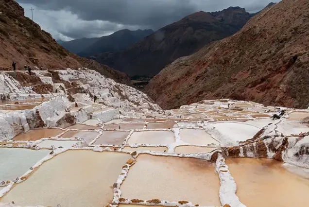 Sacred Valley VIP Tour: Maras, Moray, Pisac, Ollantaytambo & Chinchero